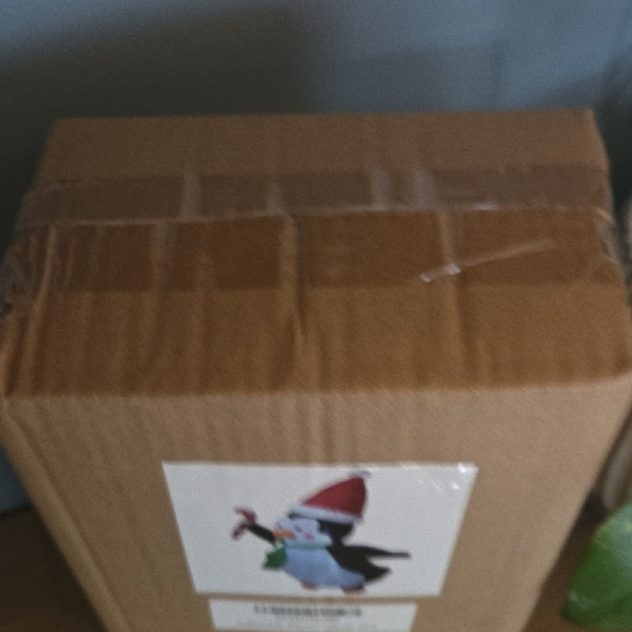 4ft Penguin Inflatable - Picture 3 of 3